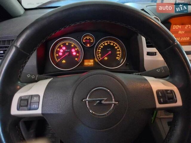Белый Опель Зафира, объемом двигателя 1.6 л и пробегом 237 тыс. км за 6000 $, фото 1 на Automoto.ua