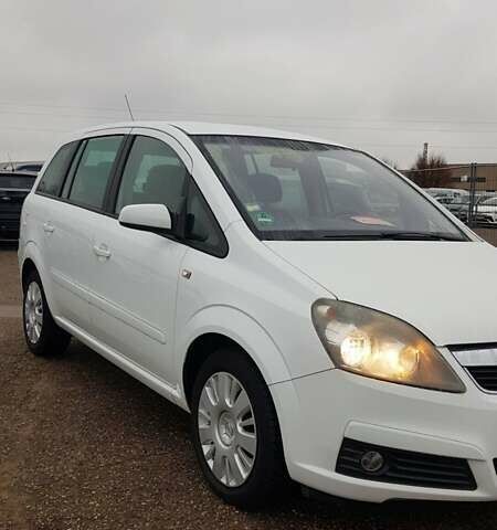 Белый Опель Зафира, объемом двигателя 1.6 л и пробегом 135 тыс. км за 5999 $, фото 1 на Automoto.ua