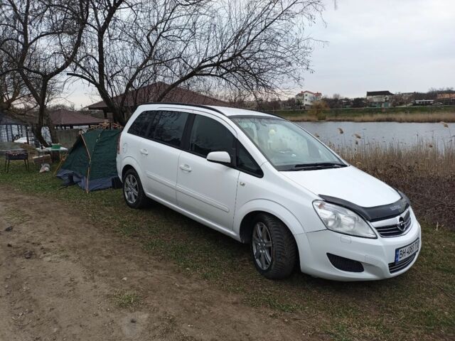 Белый Опель Зафира, объемом двигателя 1.9 л и пробегом 325 тыс. км за 6500 $, фото 1 на Automoto.ua