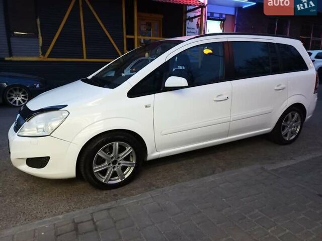 Белый Опель Зафира, объемом двигателя 1.9 л и пробегом 325 тыс. км за 6500 $, фото 1 на Automoto.ua