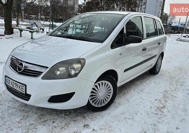 Білий Опель Зафіра, об'ємом двигуна 1.6 л та пробігом 374 тис. км за 5600 $, фото 1 на Automoto.ua