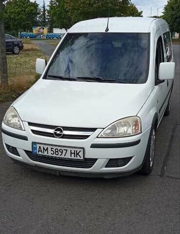 Белый Опель Зафира, объемом двигателя 1.7 л и пробегом 310 тыс. км за 4700 $, фото 1 на Automoto.ua