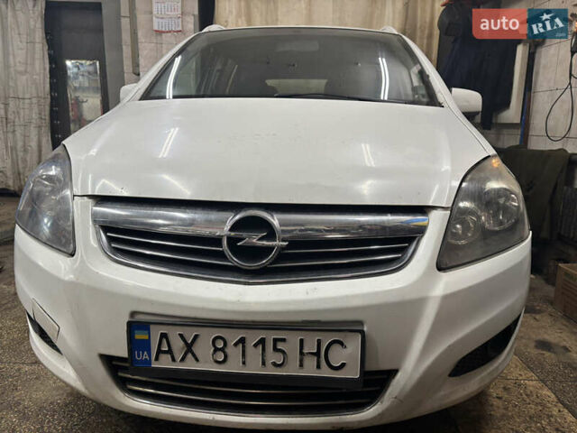 Белый Опель Зафира, объемом двигателя 1.8 л и пробегом 293 тыс. км за 5000 $, фото 1 на Automoto.ua