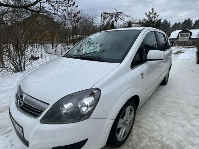 Белый Опель Зафира, объемом двигателя 1.7 л и пробегом 226 тыс. км за 6699 $, фото 1 на Automoto.ua