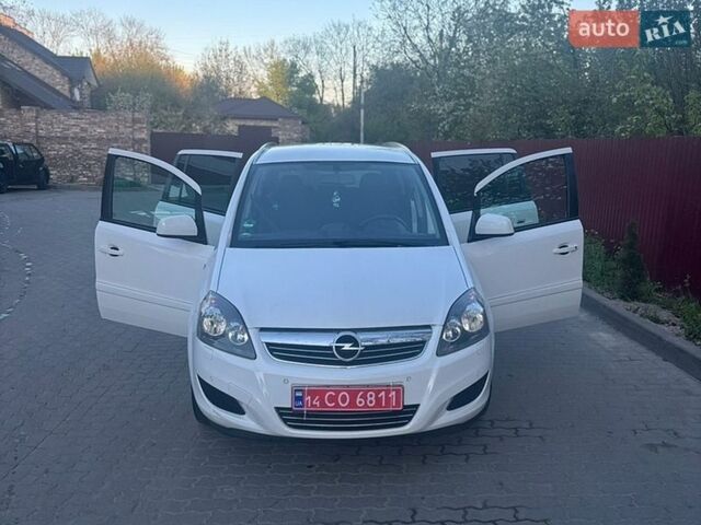 Белый Опель Зафира, объемом двигателя 1.8 л и пробегом 210 тыс. км за 6000 $, фото 1 на Automoto.ua