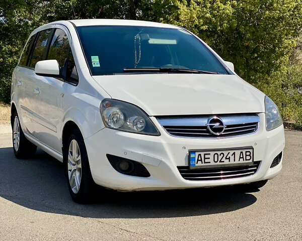 Белый Опель Зафира, объемом двигателя 1.6 л и пробегом 187 тыс. км за 6400 $, фото 1 на Automoto.ua