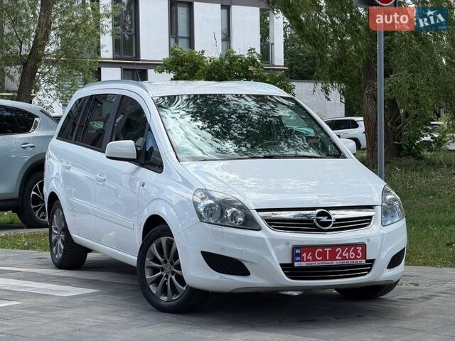 Белый Опель Зафира, объемом двигателя 1.8 л и пробегом 210 тыс. км за 7550 $, фото 1 на Automoto.ua