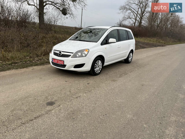 Белый Опель Зафира, объемом двигателя 1.6 л и пробегом 173 тыс. км за 7999 $, фото 1 на Automoto.ua