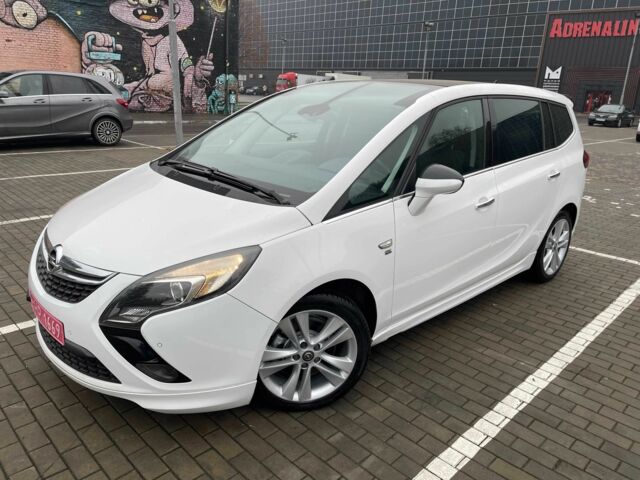 Белый Опель Зафира, объемом двигателя 2 л и пробегом 187 тыс. км за 8975 $, фото 1 на Automoto.ua