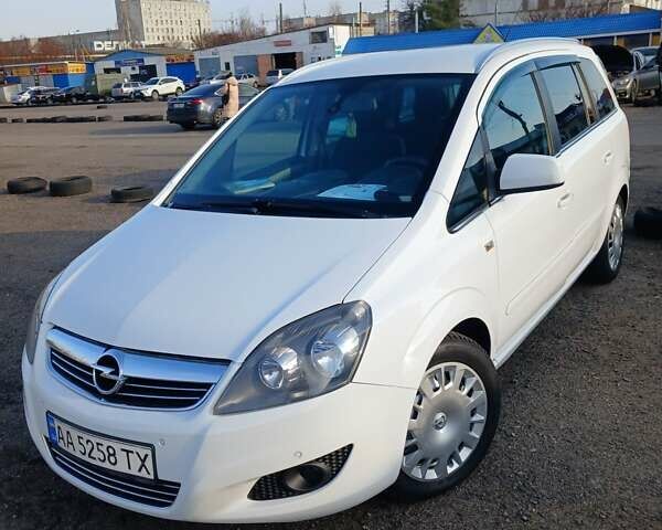 Білий Опель Зафіра, об'ємом двигуна 1.7 л та пробігом 230 тис. км за 7900 $, фото 1 на Automoto.ua