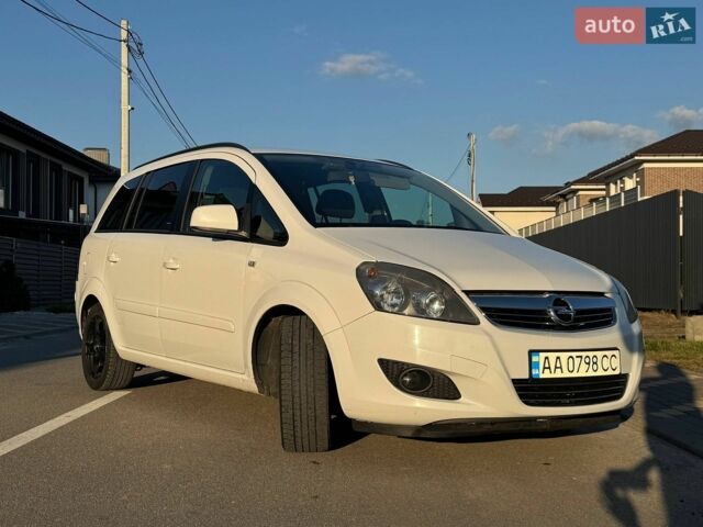 Білий Опель Зафіра, об'ємом двигуна 1.8 л та пробігом 236 тис. км за 8000 $, фото 1 на Automoto.ua