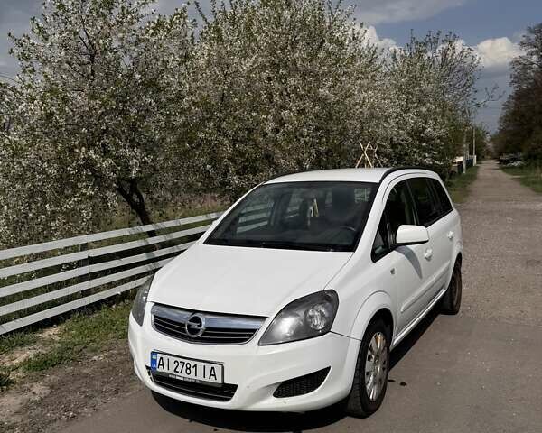 Белый Опель Зафира, объемом двигателя 1.6 л и пробегом 283 тыс. км за 6777 $, фото 1 на Automoto.ua
