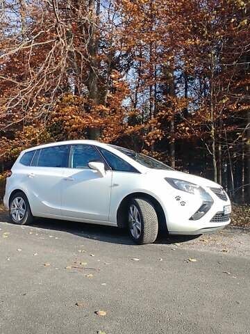 Белый Опель Зафира, объемом двигателя 2 л и пробегом 281 тыс. км за 9800 $, фото 1 на Automoto.ua