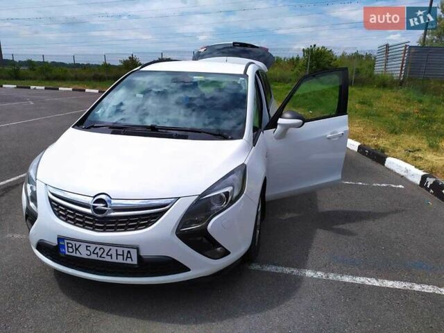 Белый Опель Зафира, объемом двигателя 1.96 л и пробегом 240 тыс. км за 8999 $, фото 1 на Automoto.ua