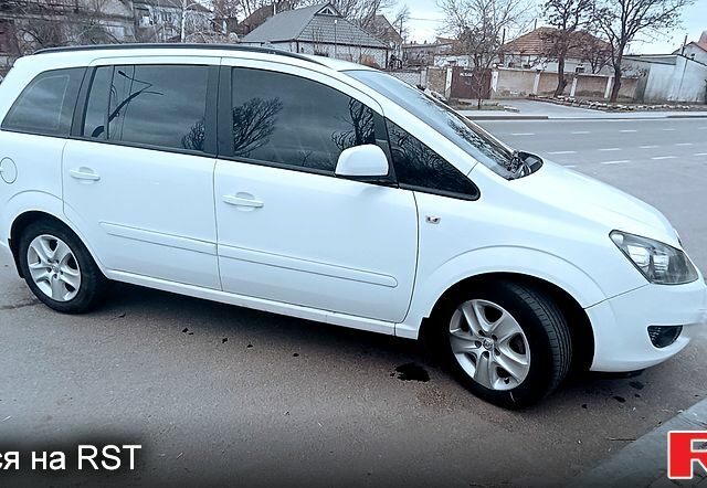 Белый Опель Зафира, объемом двигателя 1.7 л и пробегом 167 тыс. км за 8500 $, фото 1 на Automoto.ua