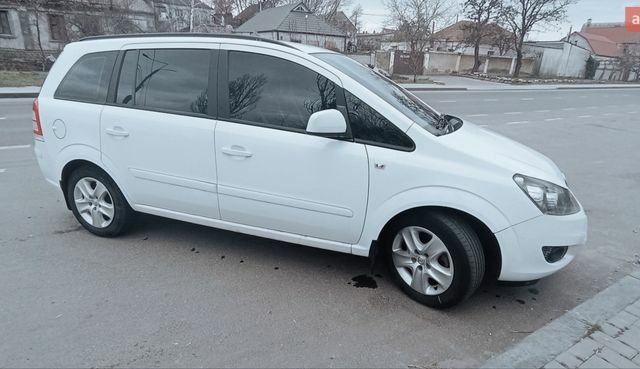 Белый Опель Зафира, объемом двигателя 1.7 л и пробегом 167 тыс. км за 8500 $, фото 1 на Automoto.ua
