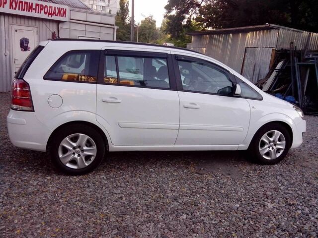 Белый Опель Зафира, объемом двигателя 1.7 л и пробегом 180 тыс. км за 7500 $, фото 1 на Automoto.ua
