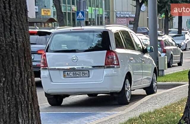 Белый Опель Зафира, объемом двигателя 1.8 л и пробегом 249 тыс. км за 8500 $, фото 1 на Automoto.ua