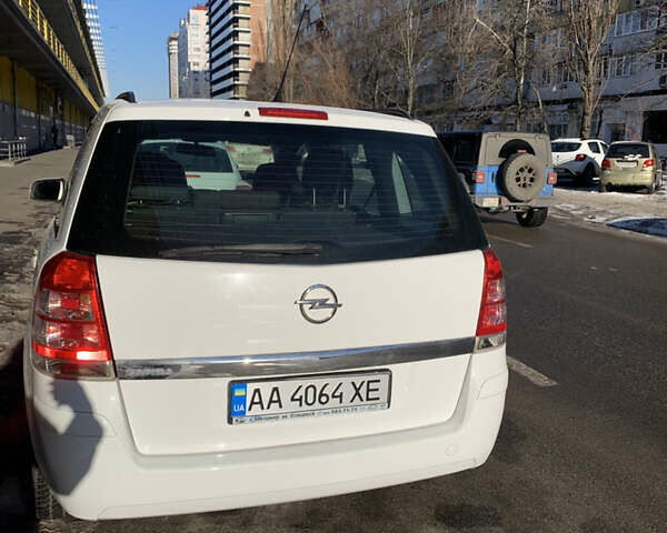 Белый Опель Зафира, объемом двигателя 1.8 л и пробегом 199 тыс. км за 8500 $, фото 1 на Automoto.ua