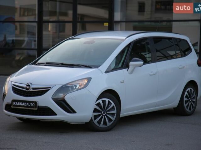Белый Опель Зафира, объемом двигателя 2 л и пробегом 272 тыс. км за 9200 $, фото 1 на Automoto.ua