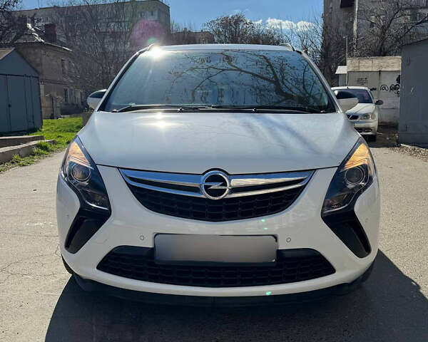 Белый Опель Зафира, объемом двигателя 1.6 л и пробегом 280 тыс. км за 9100 $, фото 1 на Automoto.ua