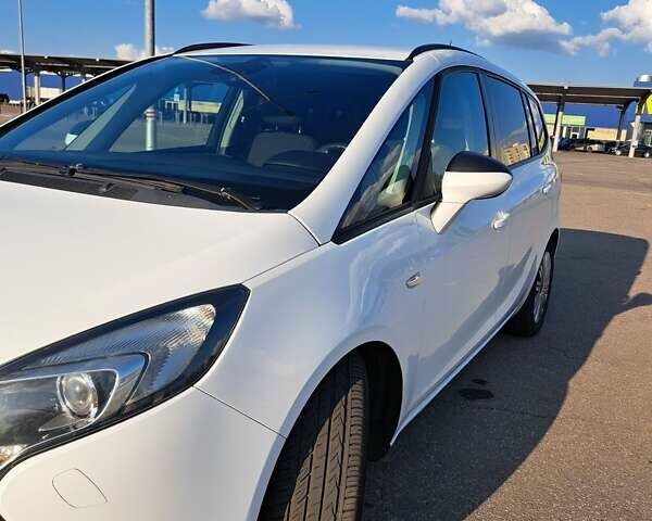 Опель Зафира 2014 в Харькове на Automoto.ua Белый Опель Зафира, объемом двигателя 2 л и пробегом 253 тыс. км за 9500 $, фото 1 на Automoto.ua