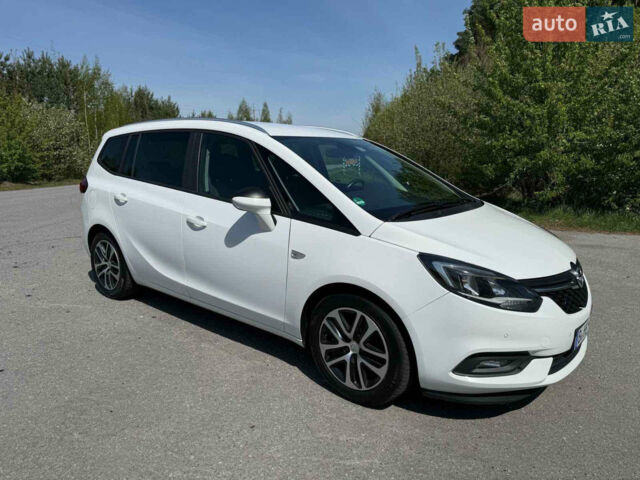 Белый Опель Зафира, объемом двигателя 2 л и пробегом 229 тыс. км за 13200 $, фото 1 на Automoto.ua