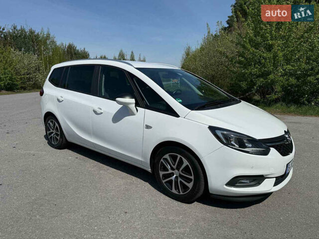 Белый Опель Зафира, объемом двигателя 2 л и пробегом 229 тыс. км за 13200 $, фото 1 на Automoto.ua