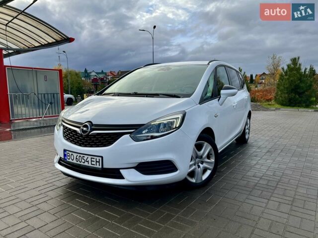 Белый Опель Зафира, объемом двигателя 1.6 л и пробегом 106 тыс. км за 13900 $, фото 1 на Automoto.ua