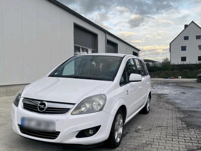 Белый Опель Зафира, объемом двигателя 1.6 л и пробегом 198 тыс. км за 5750 $, фото 1 на Automoto.ua