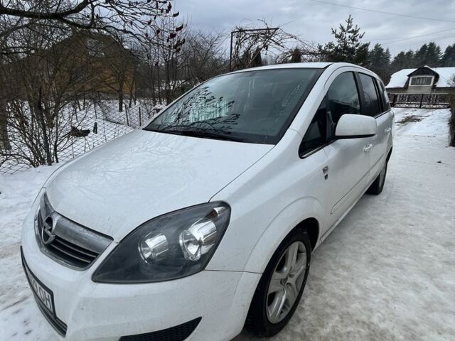 Белый Опель Зафира, объемом двигателя 1.7 л и пробегом 226 тыс. км за 6699 $, фото 1 на Automoto.ua
