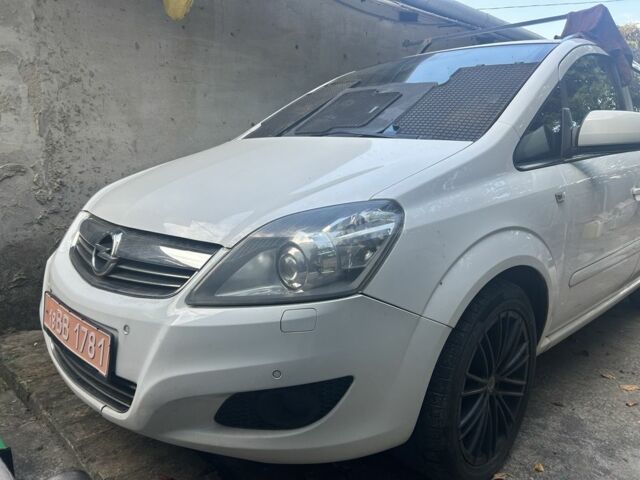 Белый Опель Зафира, объемом двигателя 1.7 л и пробегом 250 тыс. км за 3507 $, фото 1 на Automoto.ua