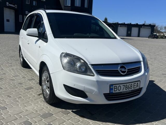 Белый Опель Зафира, объемом двигателя 1.7 л и пробегом 260 тыс. км за 8500 $, фото 1 на Automoto.ua