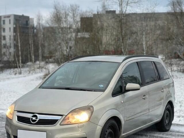 Бежевый Опель Зафира, объемом двигателя 1.9 л и пробегом 250 тыс. км за 2700 $, фото 1 на Automoto.ua