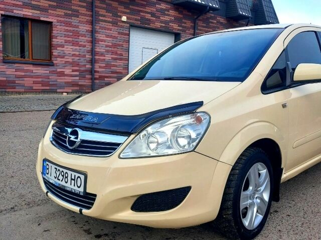 Бежевый Опель Зафира, объемом двигателя 1.6 л и пробегом 249 тыс. км за 6300 $, фото 1 на Automoto.ua