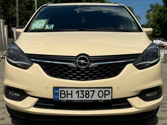 Бежевый Опель Зафира, объемом двигателя 2 л и пробегом 307 тыс. км за 10600 $, фото 1 на Automoto.ua