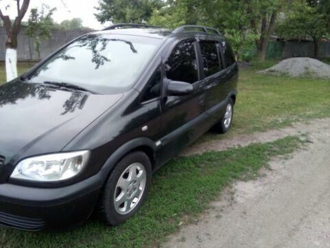 Черный Опель Зафира, объемом двигателя 2 л и пробегом 242 тыс. км за 3200 $, фото 1 на Automoto.ua
