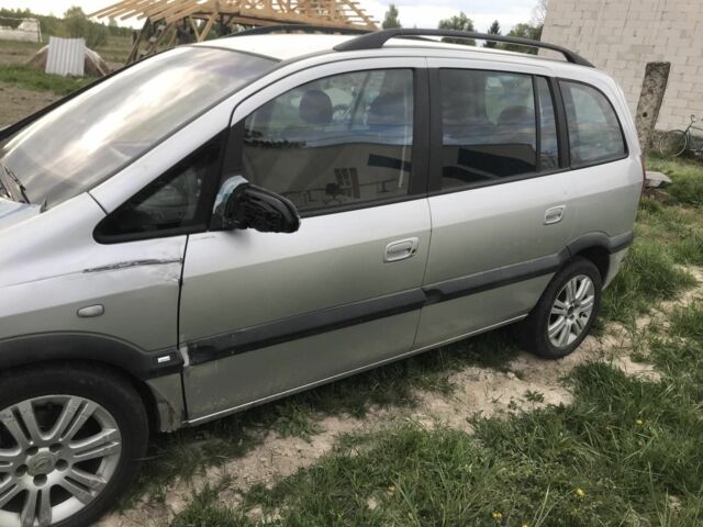 Черный Опель Зафира, объемом двигателя 2.2 л и пробегом 300 тыс. км за 700 $, фото 1 на Automoto.ua