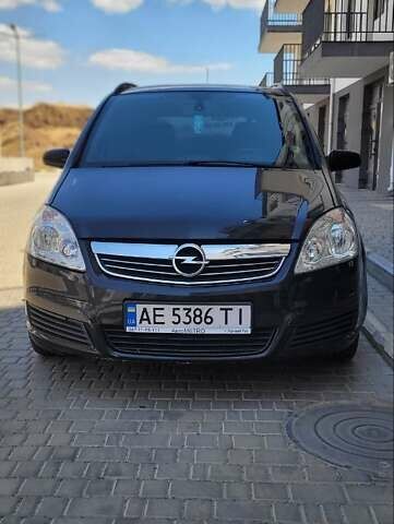 Черный Опель Зафира, объемом двигателя 2.2 л и пробегом 255 тыс. км за 5400 $, фото 1 на Automoto.ua