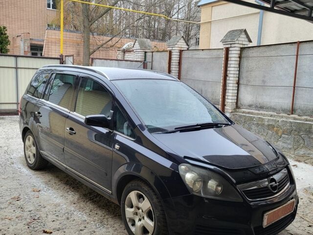 Черный Опель Зафира, объемом двигателя 0 л и пробегом 200 тыс. км за 5900 $, фото 1 на Automoto.ua