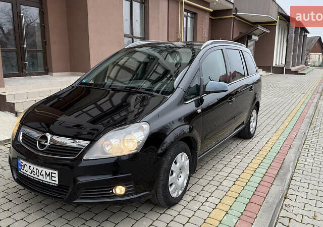 Черный Опель Зафира, объемом двигателя 1.6 л и пробегом 249 тыс. км за 4500 $, фото 1 на Automoto.ua