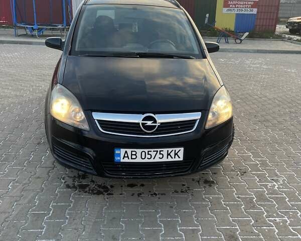 Черный Опель Зафира, объемом двигателя 1.6 л и пробегом 327 тыс. км за 4250 $, фото 1 на Automoto.ua