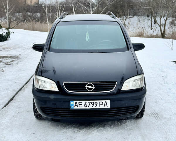 Черный Опель Зафира, объемом двигателя 1.8 л и пробегом 278 тыс. км за 5150 $, фото 1 на Automoto.ua