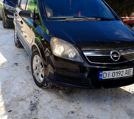 Черный Опель Зафира, объемом двигателя 1.9 л и пробегом 321 тыс. км за 4999 $, фото 1 на Automoto.ua