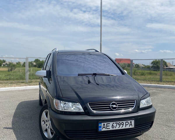 Черный Опель Зафира, объемом двигателя 1.8 л и пробегом 280 тыс. км за 4400 $, фото 1 на Automoto.ua