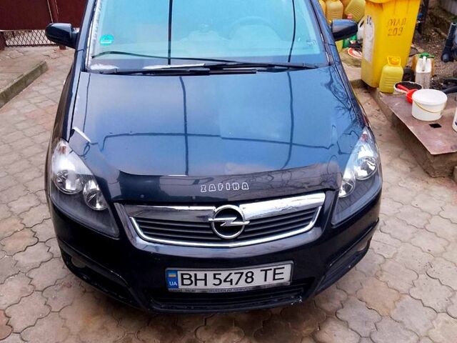 Черный Опель Зафира, объемом двигателя 1.9 л и пробегом 299 тыс. км за 4500 $, фото 1 на Automoto.ua
