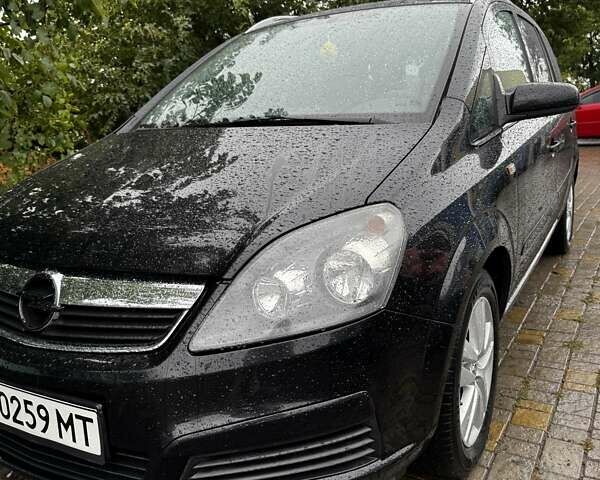 Черный Опель Зафира, объемом двигателя 1.6 л и пробегом 217 тыс. км за 6100 $, фото 1 на Automoto.ua