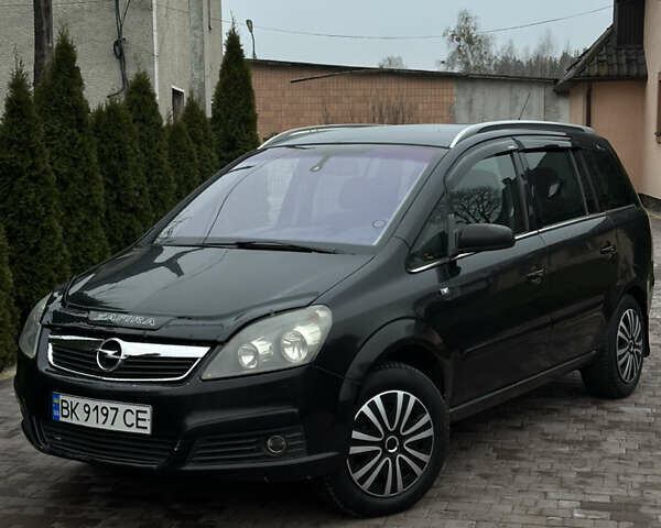 Черный Опель Зафира, объемом двигателя 1.9 л и пробегом 280 тыс. км за 4950 $, фото 1 на Automoto.ua