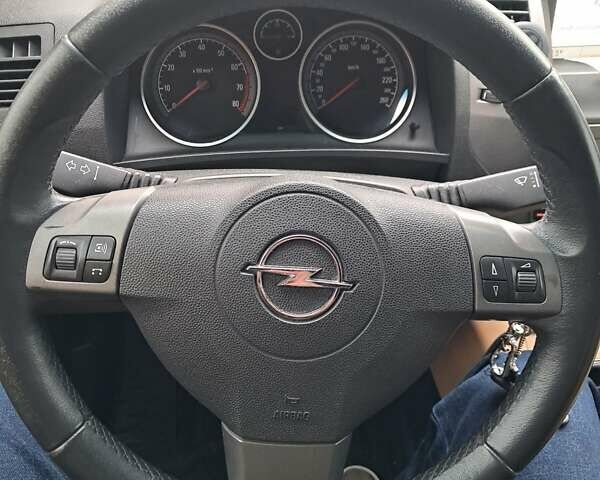 Черный Опель Зафира, объемом двигателя 2.2 л и пробегом 271 тыс. км за 6000 $, фото 1 на Automoto.ua