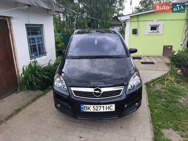 Черный Опель Зафира, объемом двигателя 1.6 л и пробегом 250 тыс. км за 4300 $, фото 1 на Automoto.ua